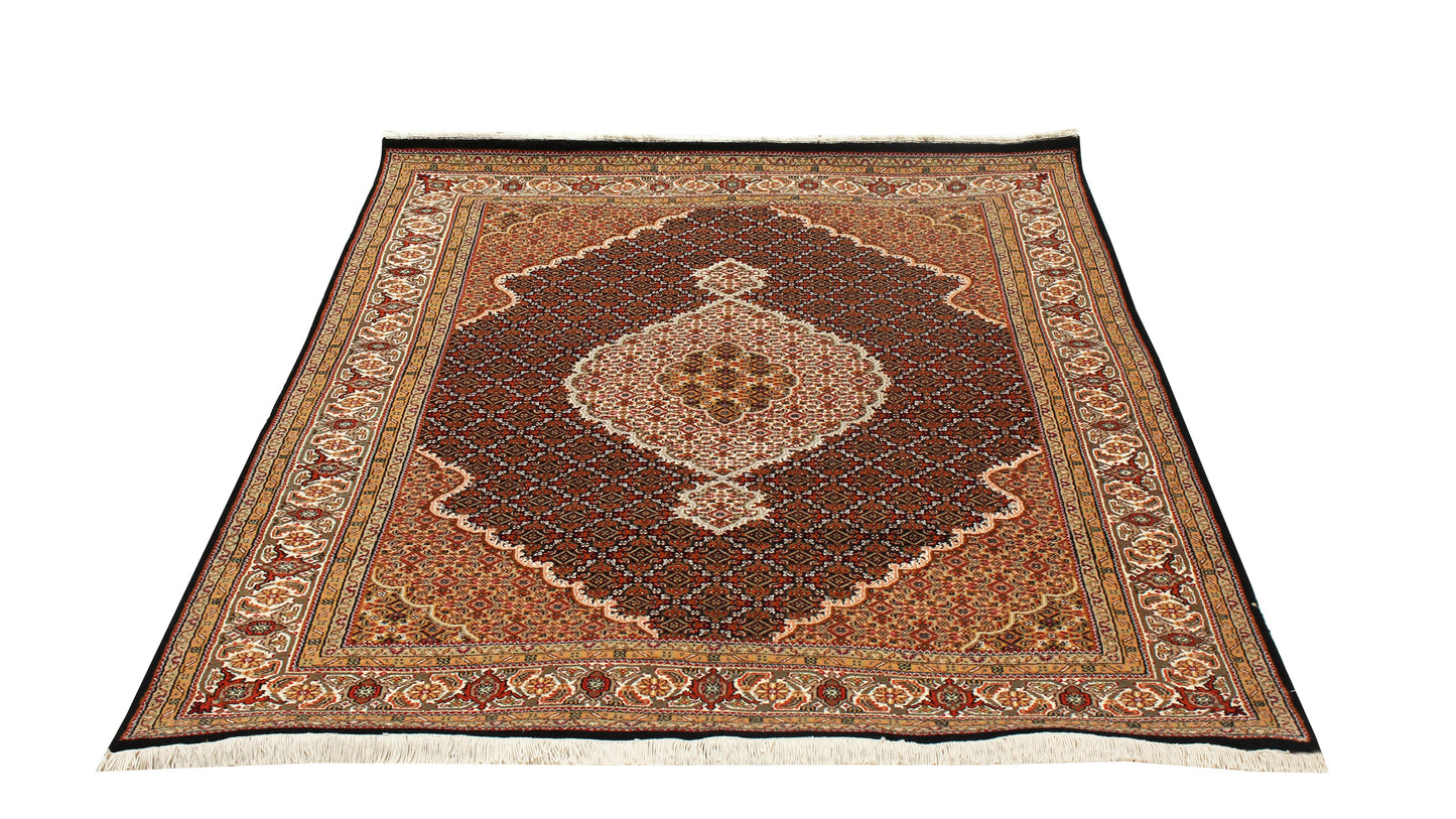 Traditional Heriz Fine Hand-Knotted Wool Rug 6x9 & 6x10 – Ivory, Brown, Rust & Gold Medallion Design.