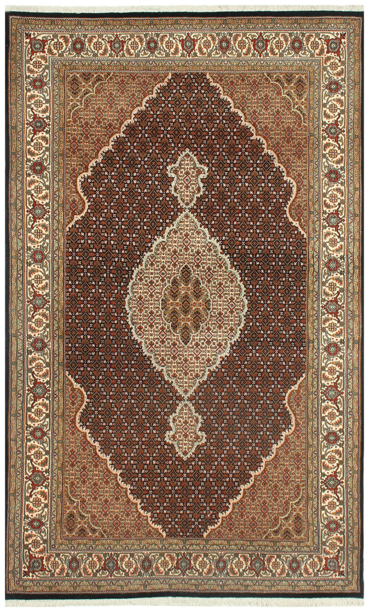 Traditional Heriz Fine Hand-Knotted Wool Rug 6x9 & 6x10 – Ivory, Brown, Rust & Gold Medallion Design.