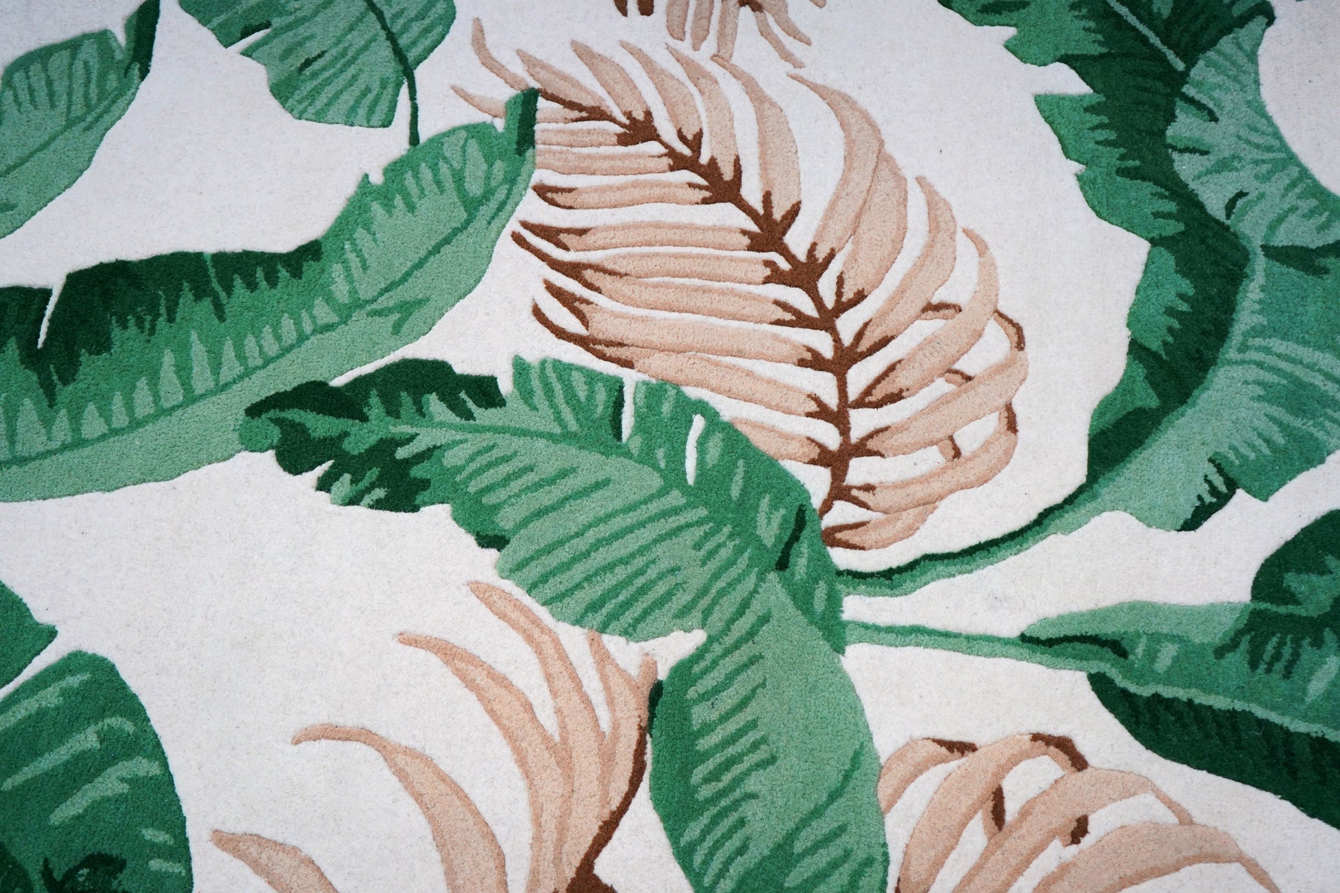 Green Beige Tropical Banana Leaves Hand Tufted Wool Area Rug - White Cut Pile Botanical Custom Sizes
