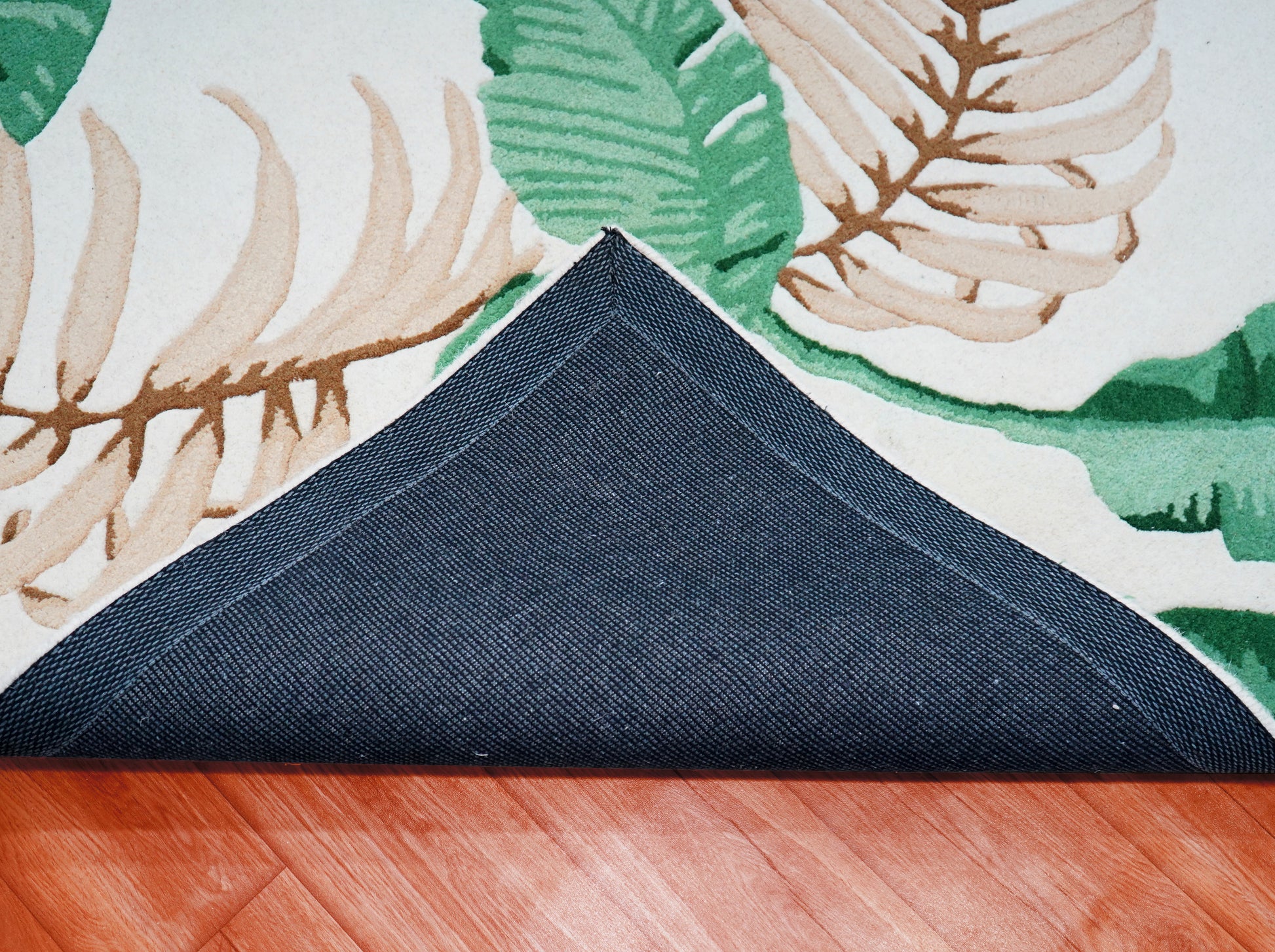 Green Beige Tropical Banana Leaves Hand Tufted Wool Area Rug - White Cut Pile Botanical Custom Sizes