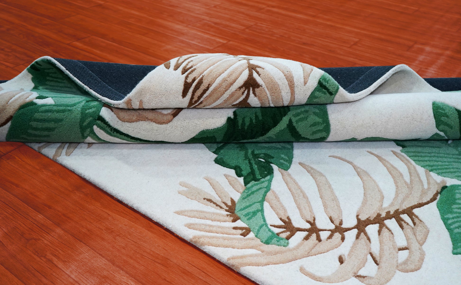 Green Beige Tropical Banana Leaves Hand Tufted Wool Area Rug - White Cut Pile Botanical Custom Sizes