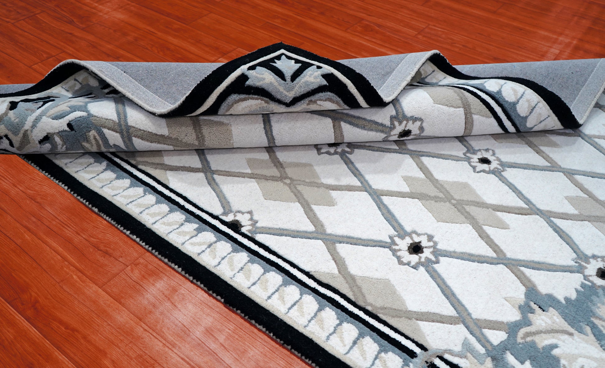 Grey White Diamond Trellis Floral Border Hand Tufted Wool Area Rug - Cut Pile Geometric Custom Sizes