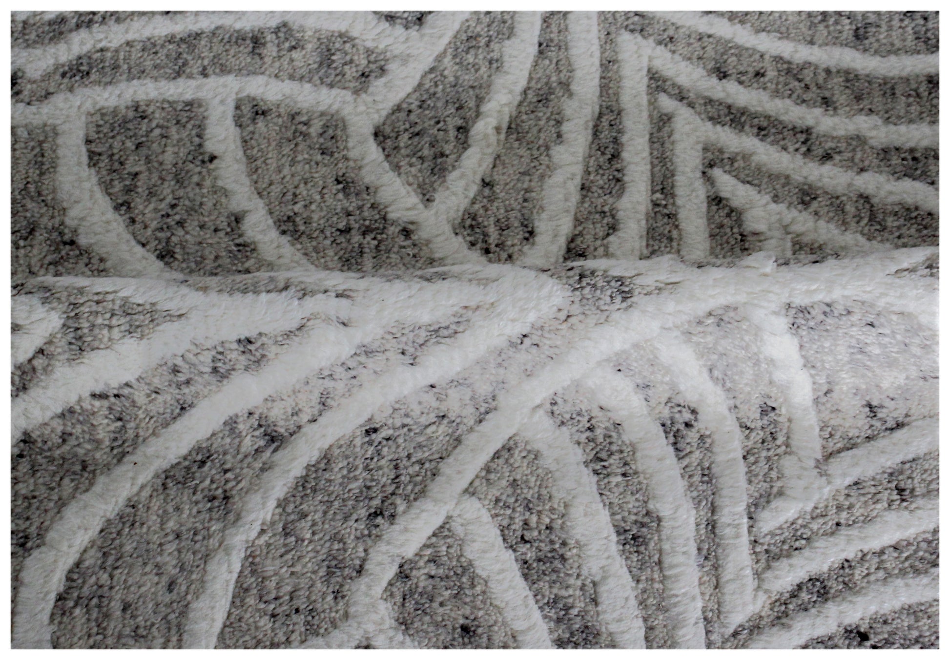 Hand Knotted Ivory Beige Gray Swirl Rug - Hand Carved Texture 5.6x8.6 Feet 