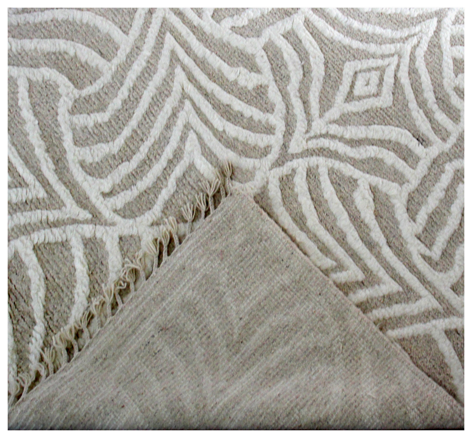 Hand Knotted Ivory Geometrical Swirl Rug - Hand Carved Texture 5.6x8 Feet 