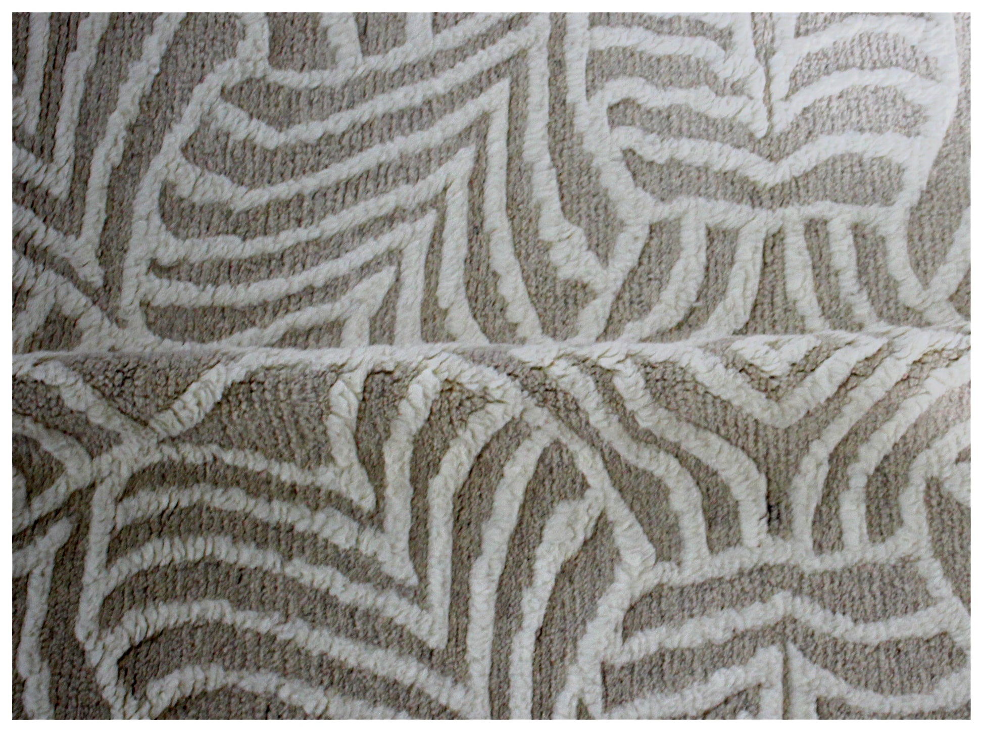 Hand Knotted Ivory Geometrical Swirl Rug - Hand Carved Texture 5.6x8 Feet 