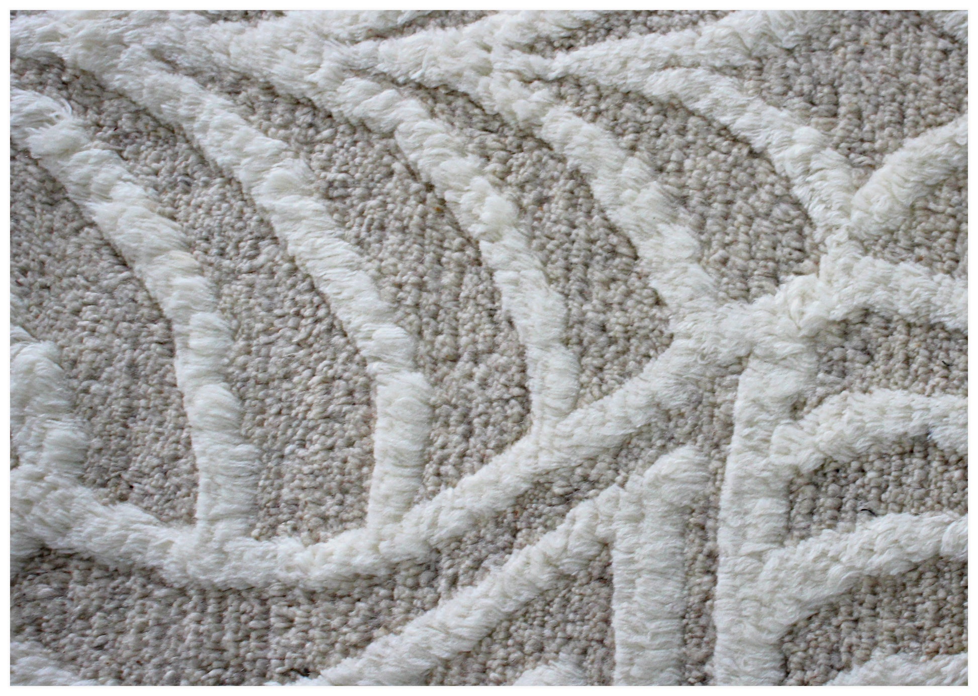 Hand Knotted Ivory Geometrical Swirl Rug - Hand Carved Texture 5.6x8 Feet 