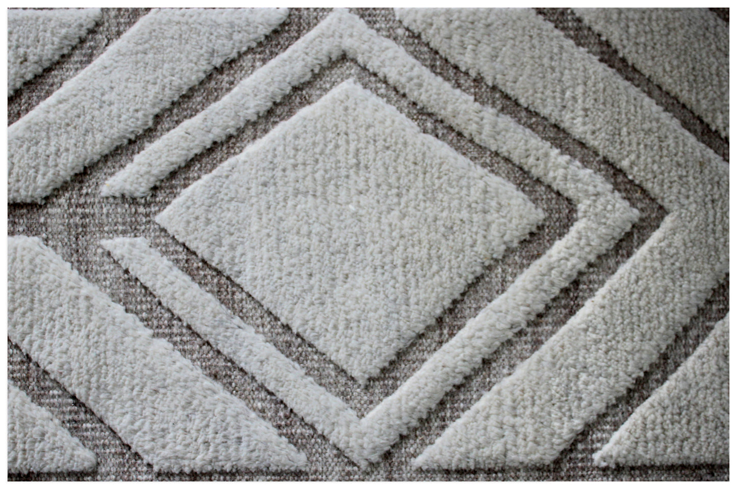 Hand Knotted Peach Ivory Geometric Rug - Hand Carved Texture 5x8 Feet 