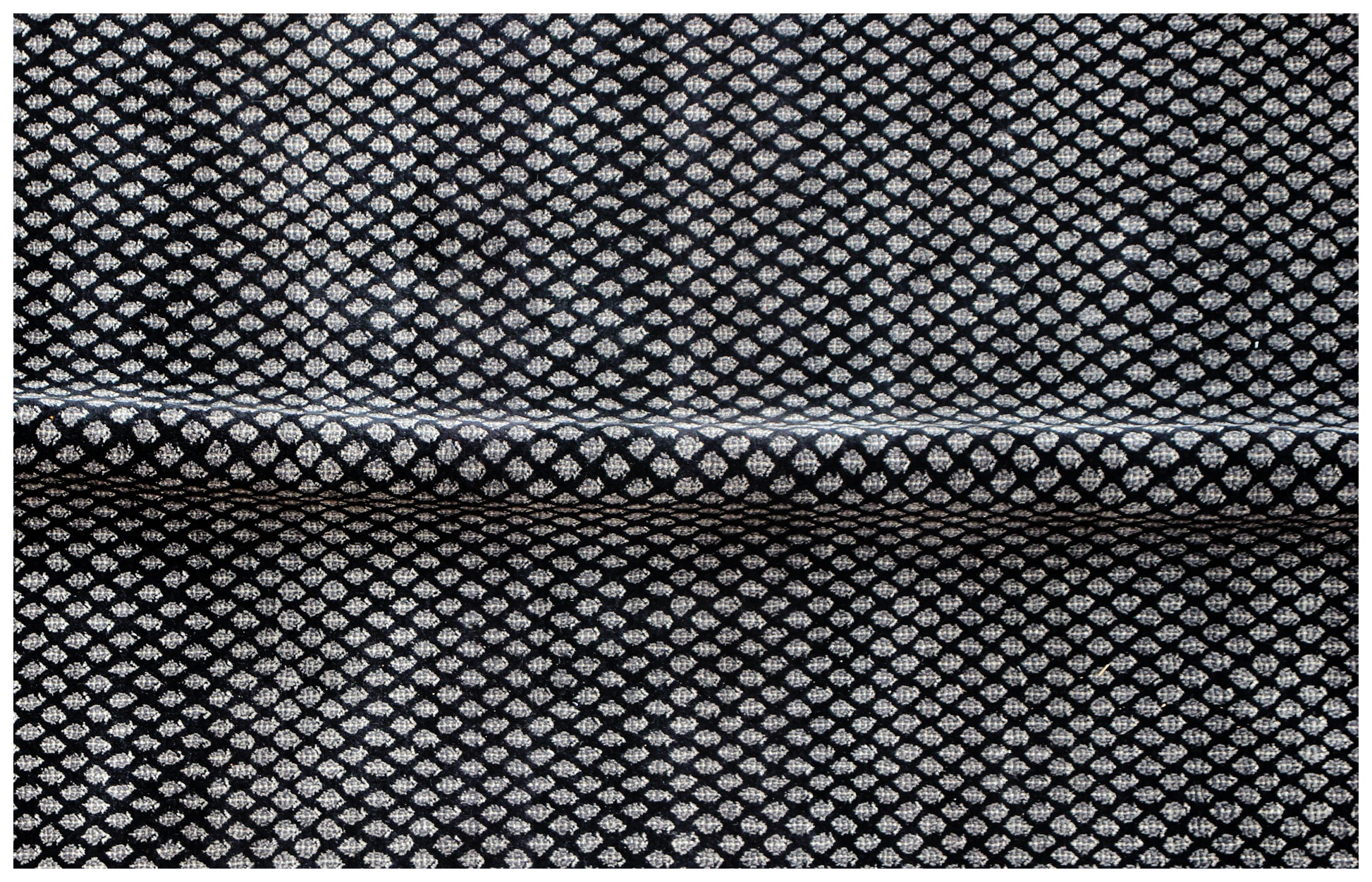 Hand Knotted Traditional Black Charcoal Rug - Premium Wool 70 KPSI 