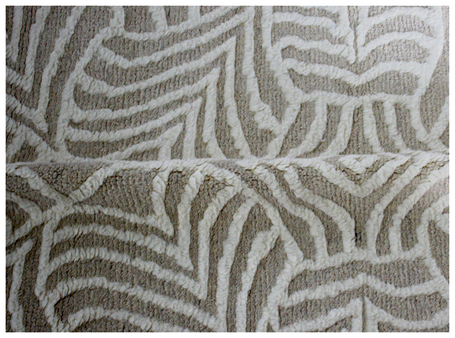 Hand Knotted Ivory Geometrical Swirl Rug - Hand Carved Texture 5.6x8 Feet