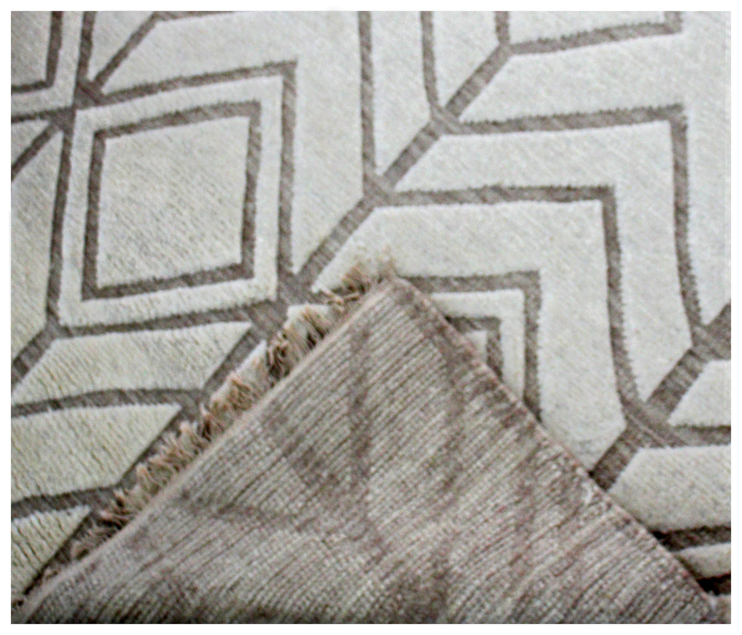 Hand Knotted Peach Ivory Geometric Rug - Hand Carved Texture 5x8 Feet